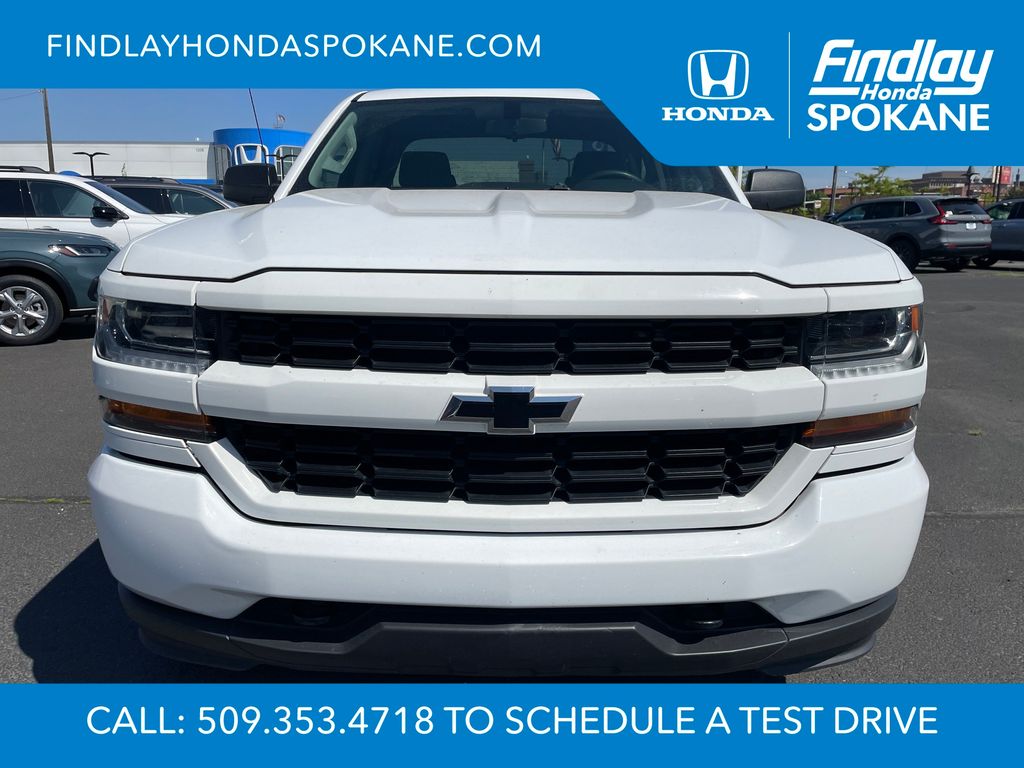 2018 Chevrolet Silverado 1500 Custom photo 2