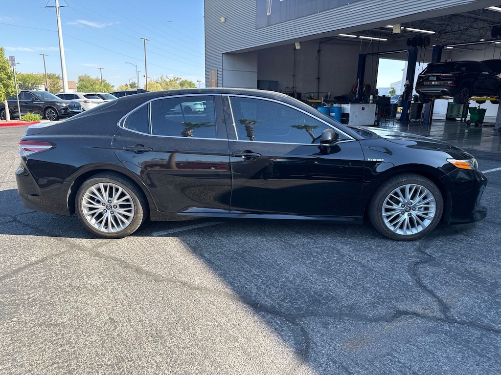 Used 2020 Toyota Camry Hybrid XLE Sedan