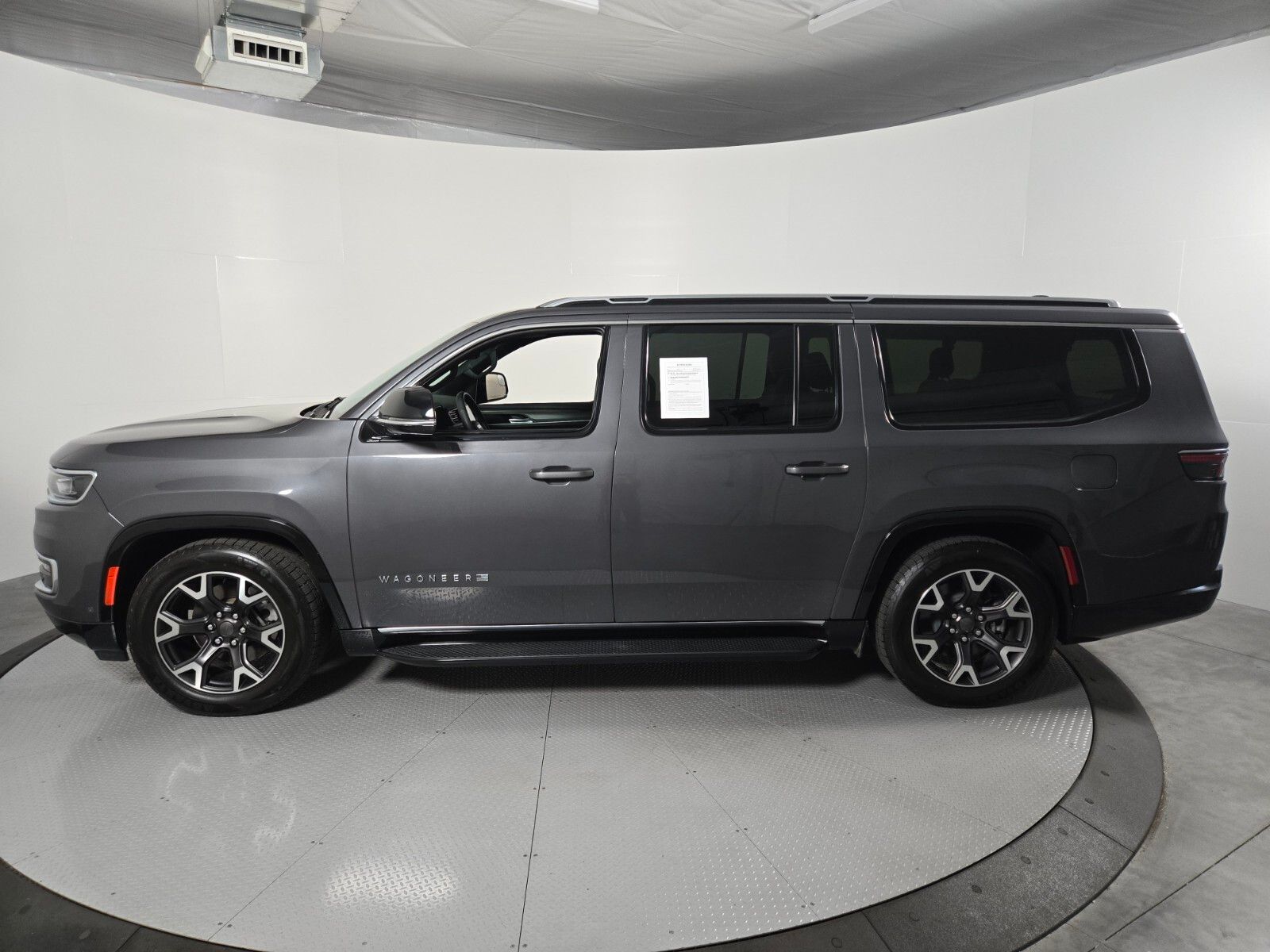 2024 Jeep Wagoneer L Series III - Photo 7