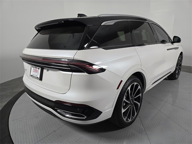 2025 Lincoln Nautilus Black Label photo 3
