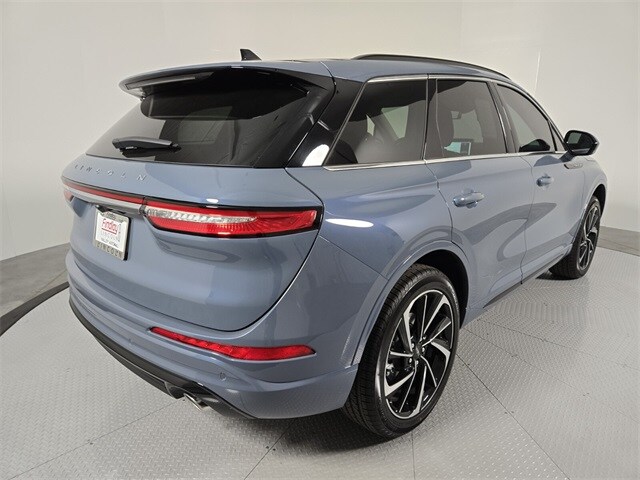 2025 Lincoln Corsair Grand Touring photo 3