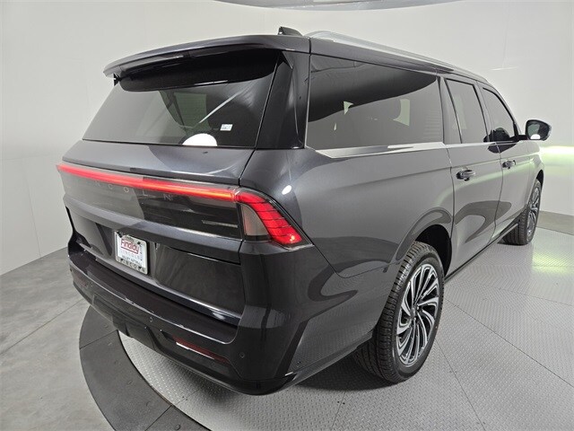 2025 Lincoln Navigator Black Label photo 3