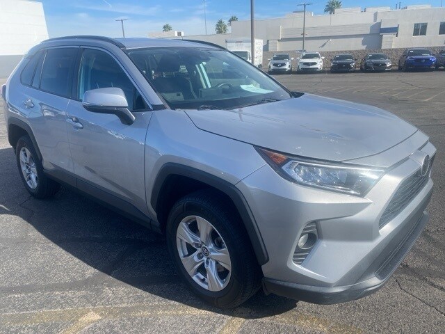 2021 Toyota RAV4 XLE photo 3