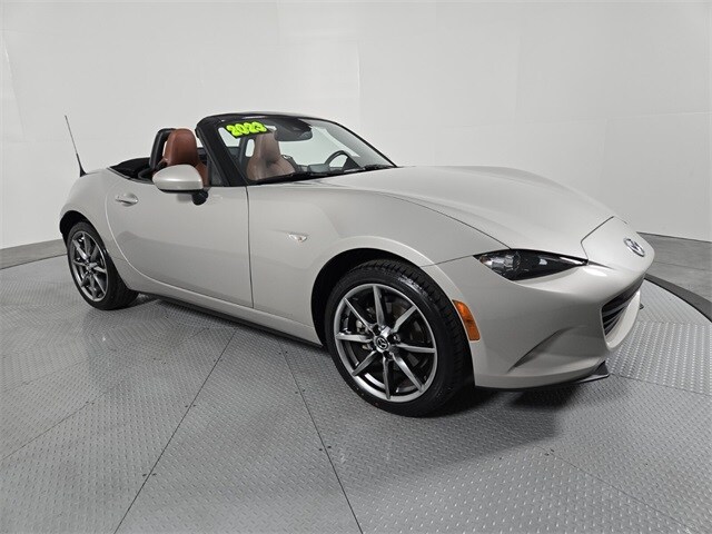 2023 Mazda MX-5 Miata Miata Grand Touring photo 2