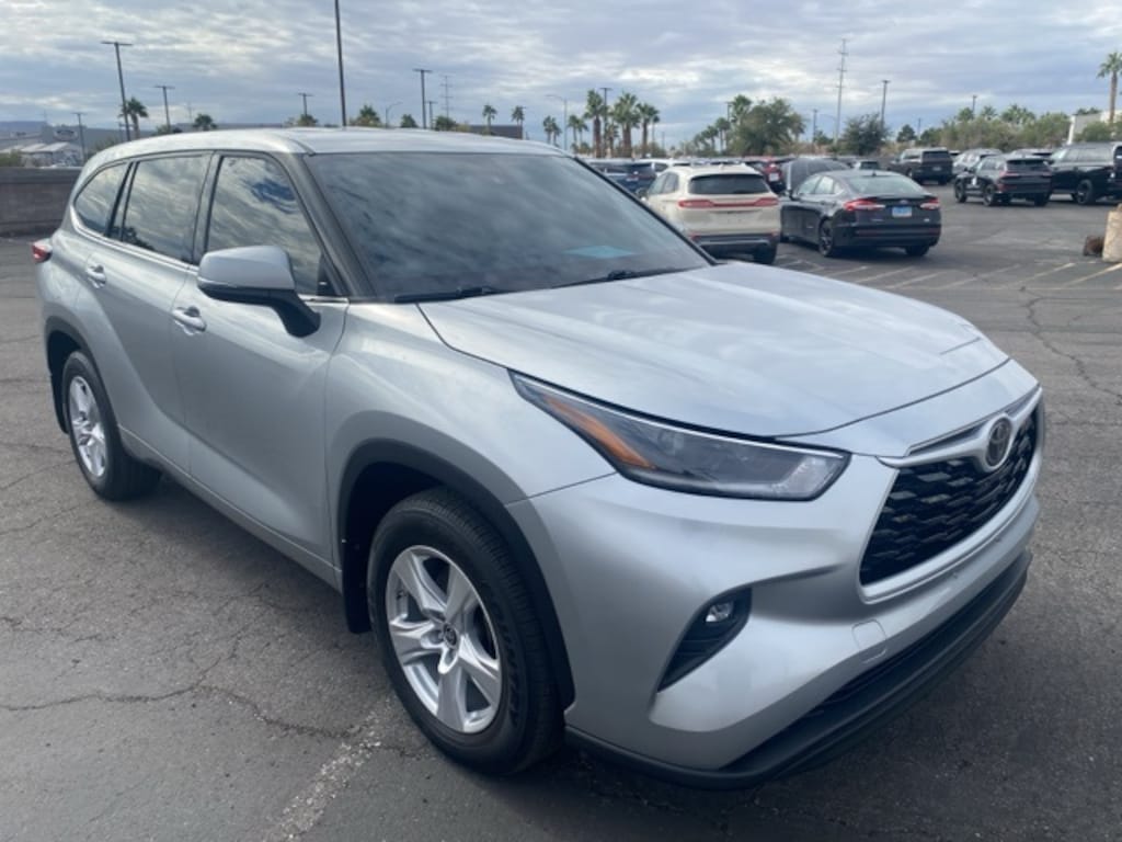 Used 2021 Toyota Highlander LE SUV