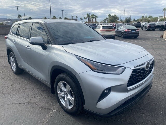 2021 Toyota Highlander LE photo 2