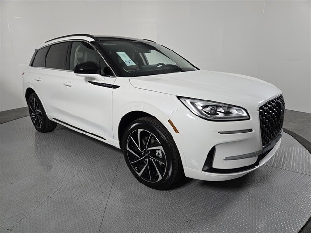 2025 Lincoln Corsair Grand Touring photo 2