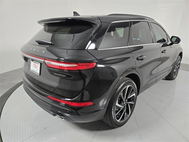 2025 Lincoln Corsair Grand Touring photo 3
