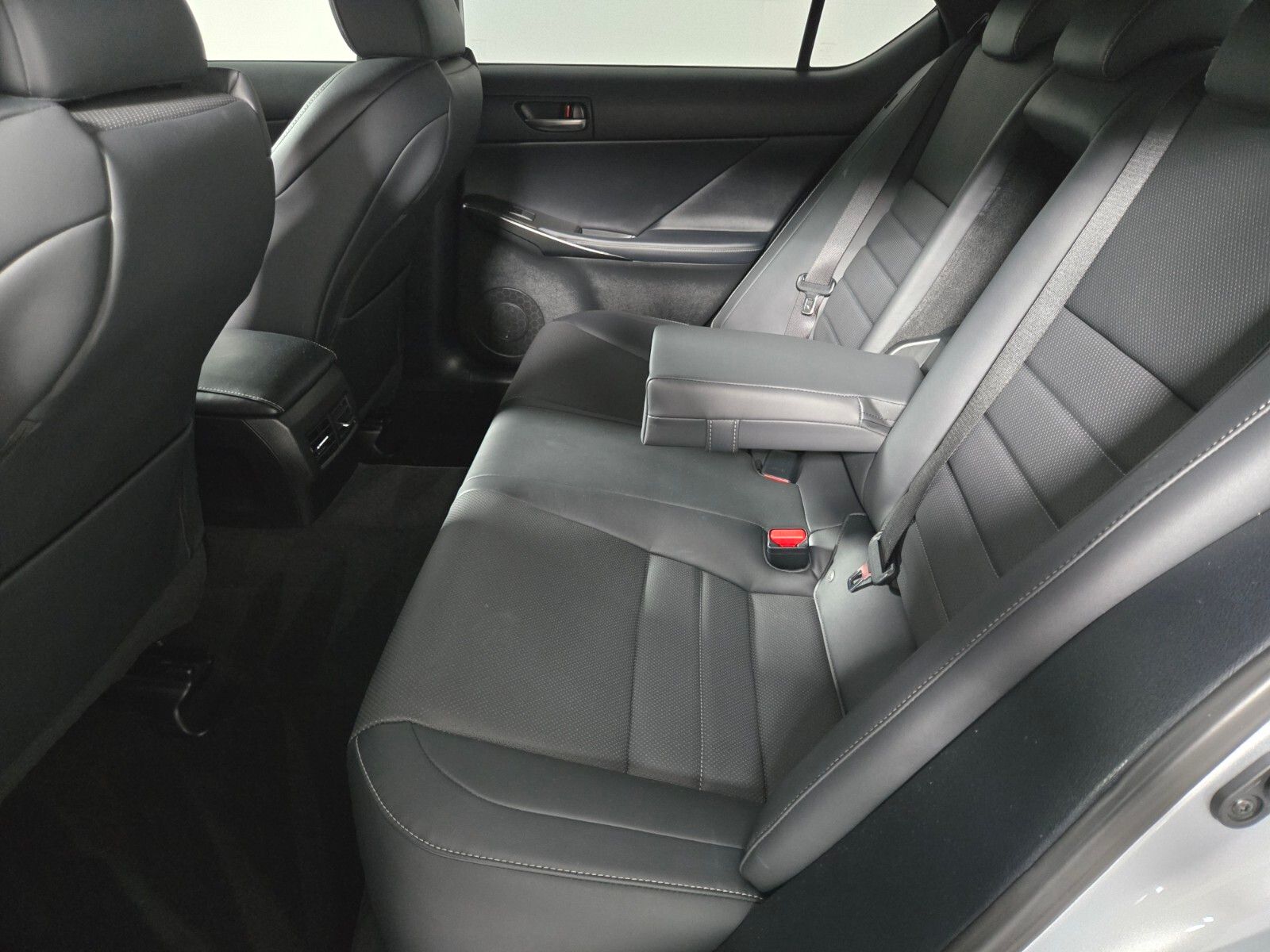 2023 Lexus IS 350 F SPORT - Photo 12