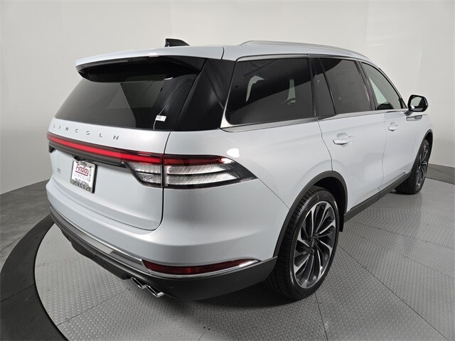 2025 Lincoln Aviator Reserve photo 3