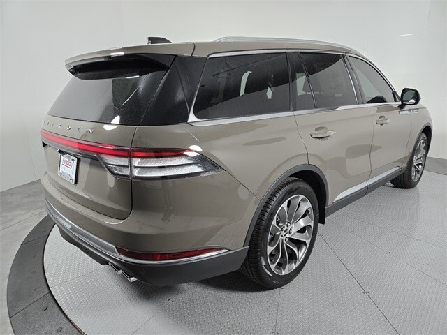 2025 Lincoln Aviator Premiere photo 3