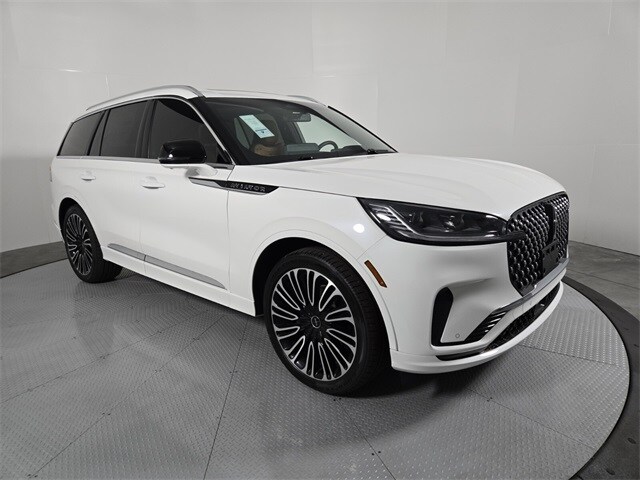 2025 Lincoln Aviator Black Label photo 2