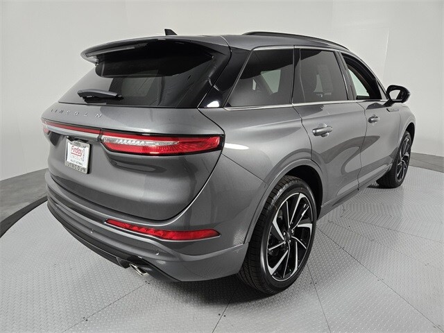 2025 Lincoln Corsair Grand Touring photo 3