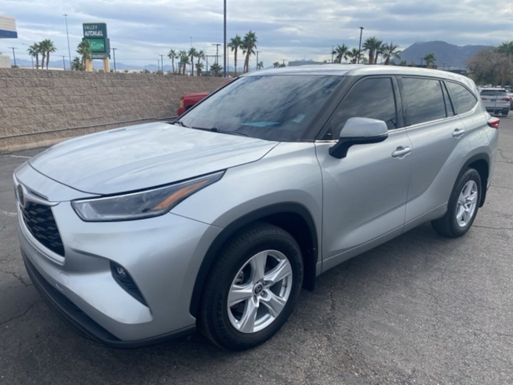 Used 2021 Toyota Highlander LE SUV
