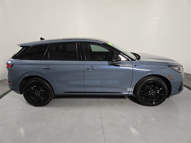 2023 Lincoln Corsair Standard photo 3