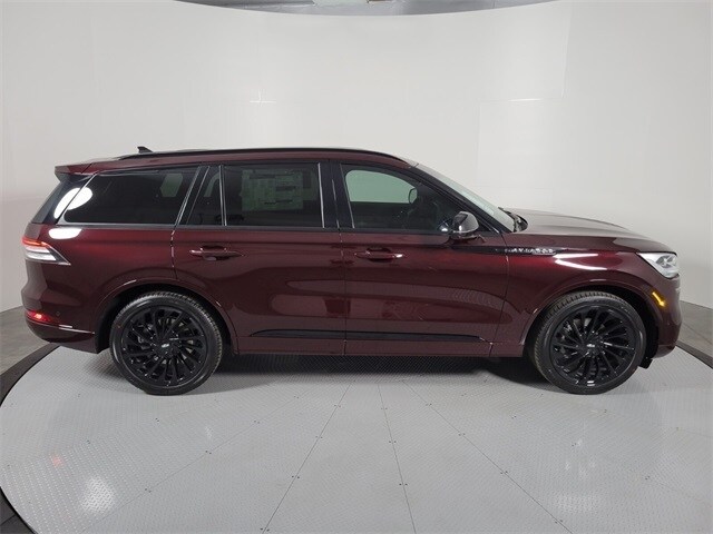2023 Lincoln Aviator Black Label photo 2