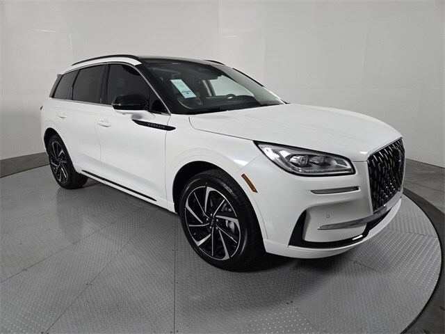 2025 Lincoln Corsair Grand Touring photo 2