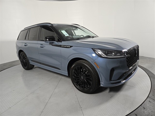 2025 Lincoln Aviator Reserve photo 2