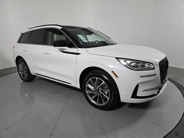 2025 Lincoln Corsair Grand Touring photo 2