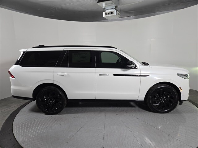 2025 Lincoln Navigator Reserve photo 3