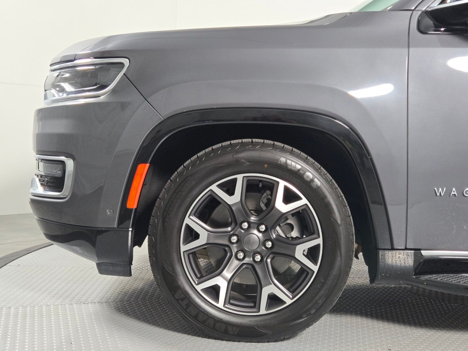 2024 Jeep Wagoneer L Series III - Photo 9