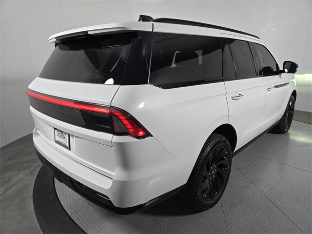 2025 Lincoln Navigator Reserve photo 4