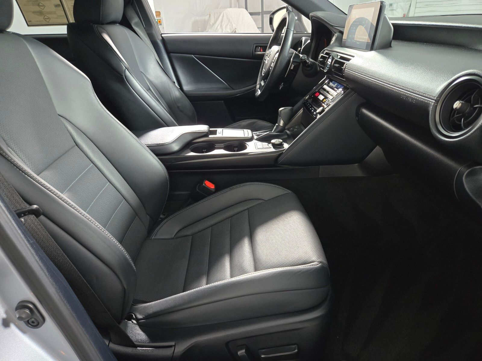 2023 Lexus IS 350 F SPORT - Photo 17