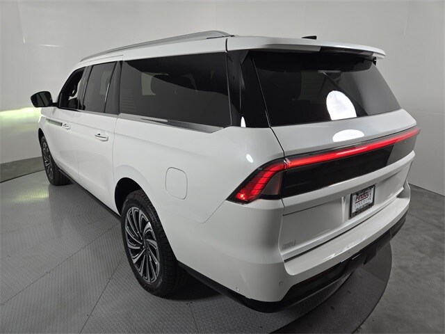 2025 Lincoln Navigator Black Label photo 3