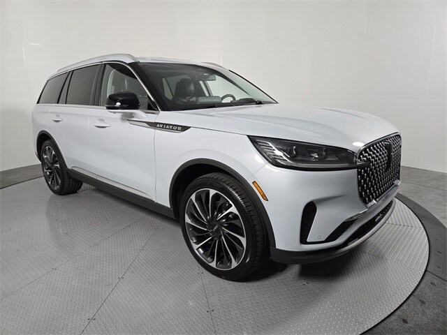 2025 Lincoln Aviator Reserve photo 2