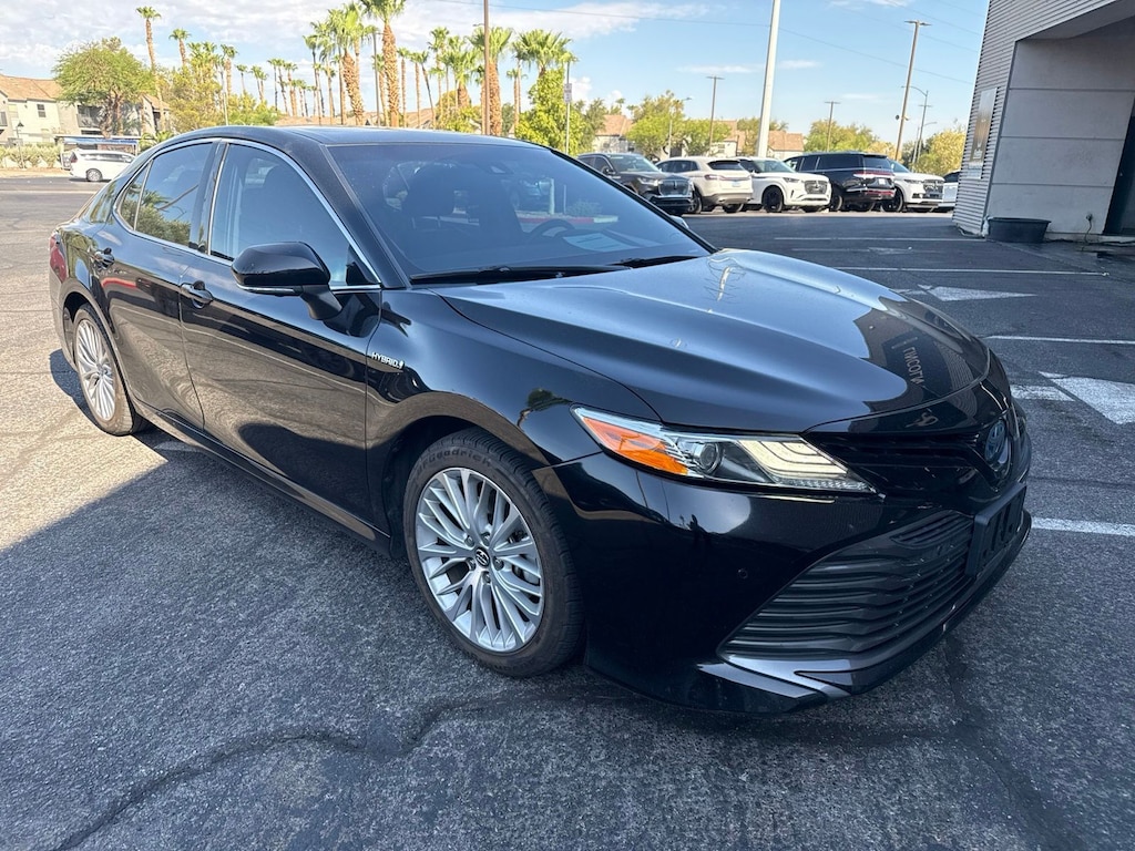 Used 2020 Toyota Camry Hybrid XLE Sedan