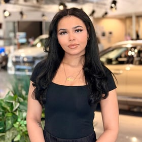 Staff member Alicia Lambert from ID_5fd405