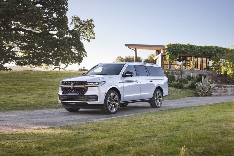 white lincoln navigator