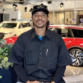 Staff member Eric Jefferson from ID_34afb1