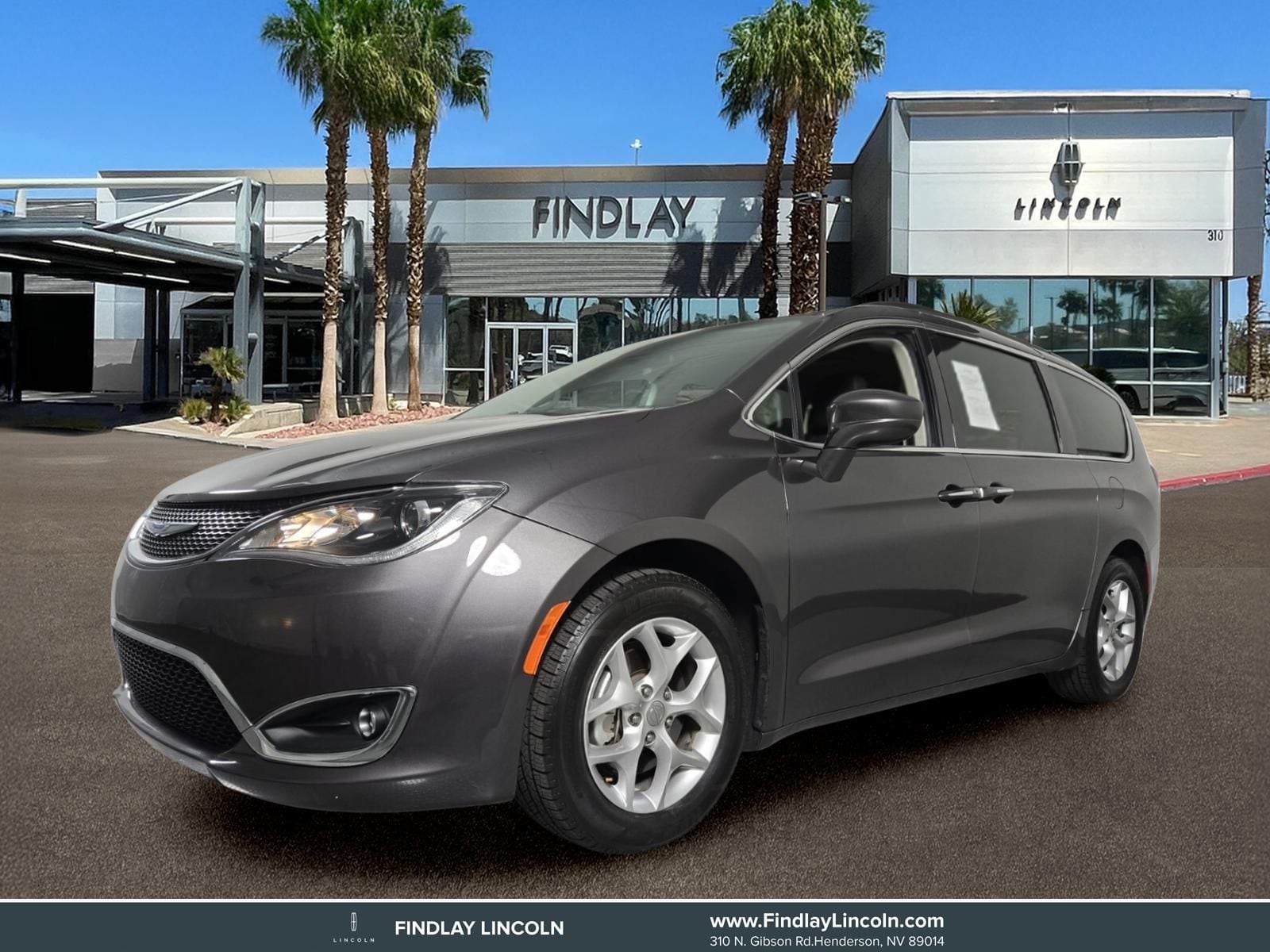 2019 Chrysler Pacifica Touring Plus's photo