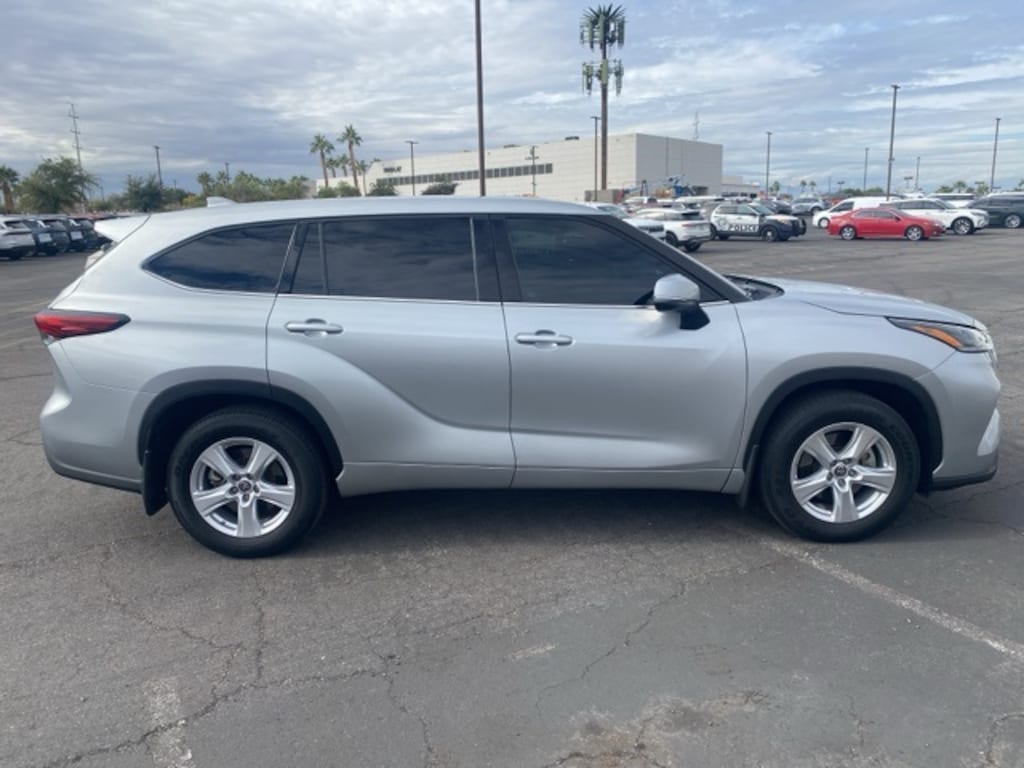Used 2021 Toyota Highlander LE SUV