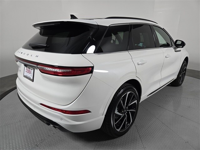 2025 Lincoln Corsair Grand Touring photo 3