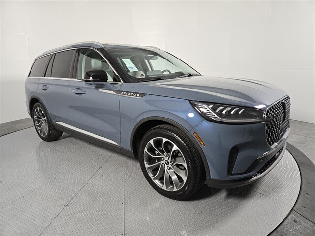 2025 Lincoln Aviator Premiere photo 2