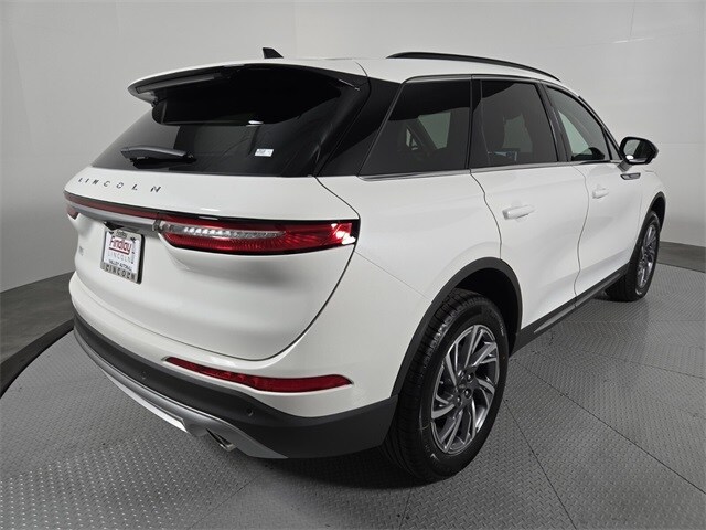 2026 Lincoln Corsair Premiere photo 3