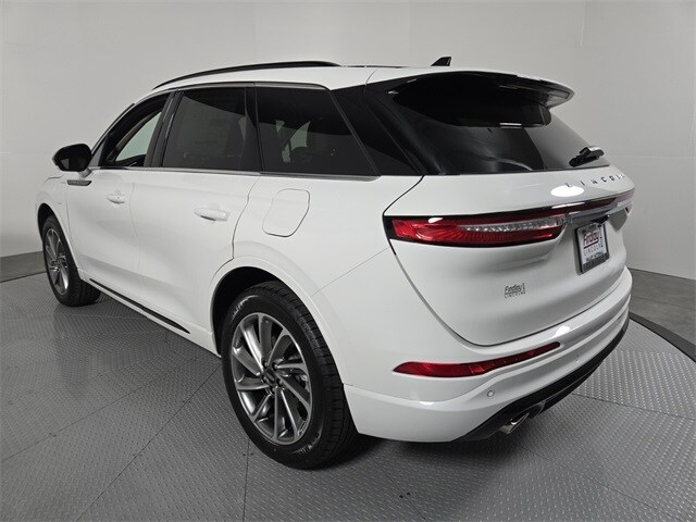 2025 Lincoln Corsair Grand Touring photo 4