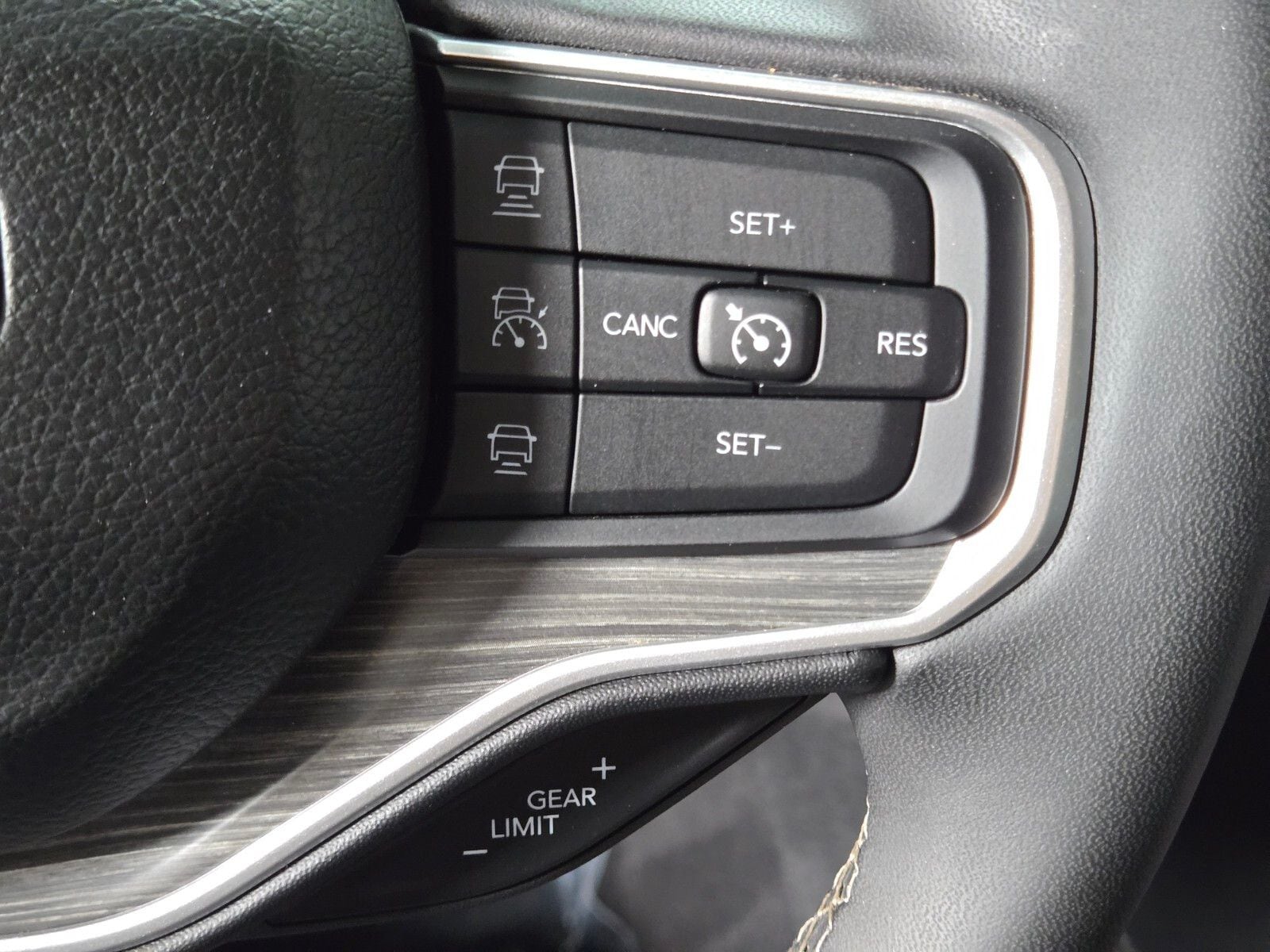 2024 Jeep Wagoneer L Series III - Photo 25