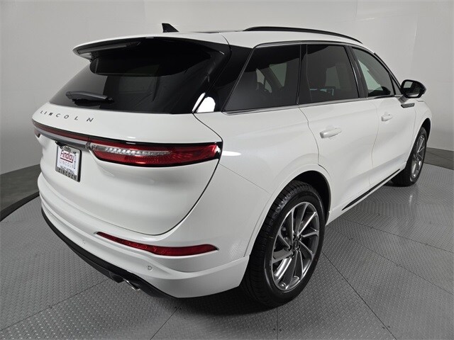 2025 Lincoln Corsair Grand Touring photo 3