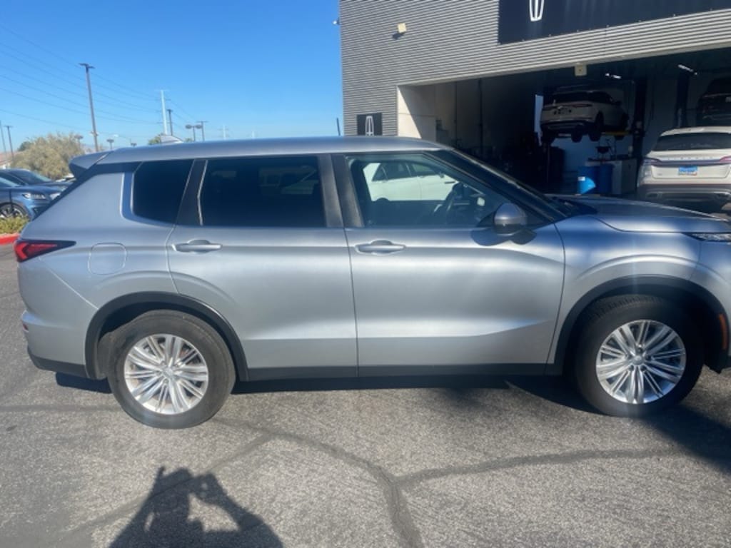 Used 2022 Mitsubishi Outlander ES SUV