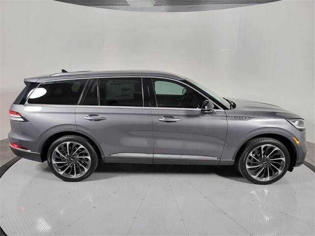 2023 Lincoln Aviator Reserve photo 2