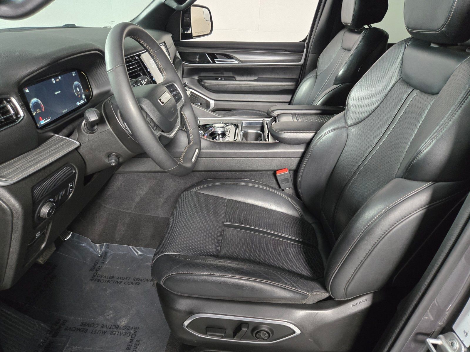 2024 Jeep Wagoneer L Series III - Photo 10