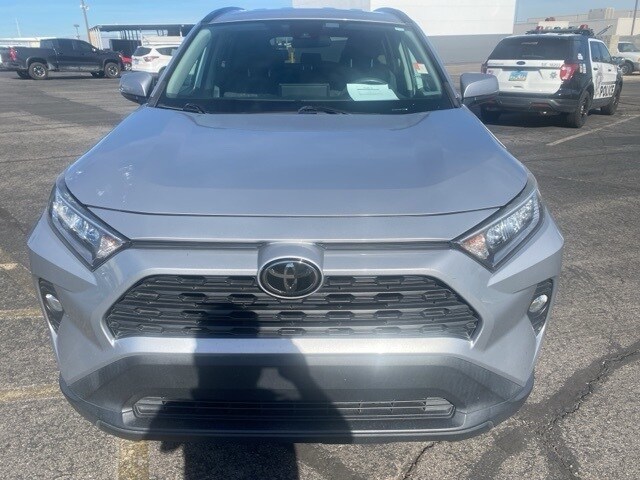 2021 Toyota RAV4 XLE photo 2