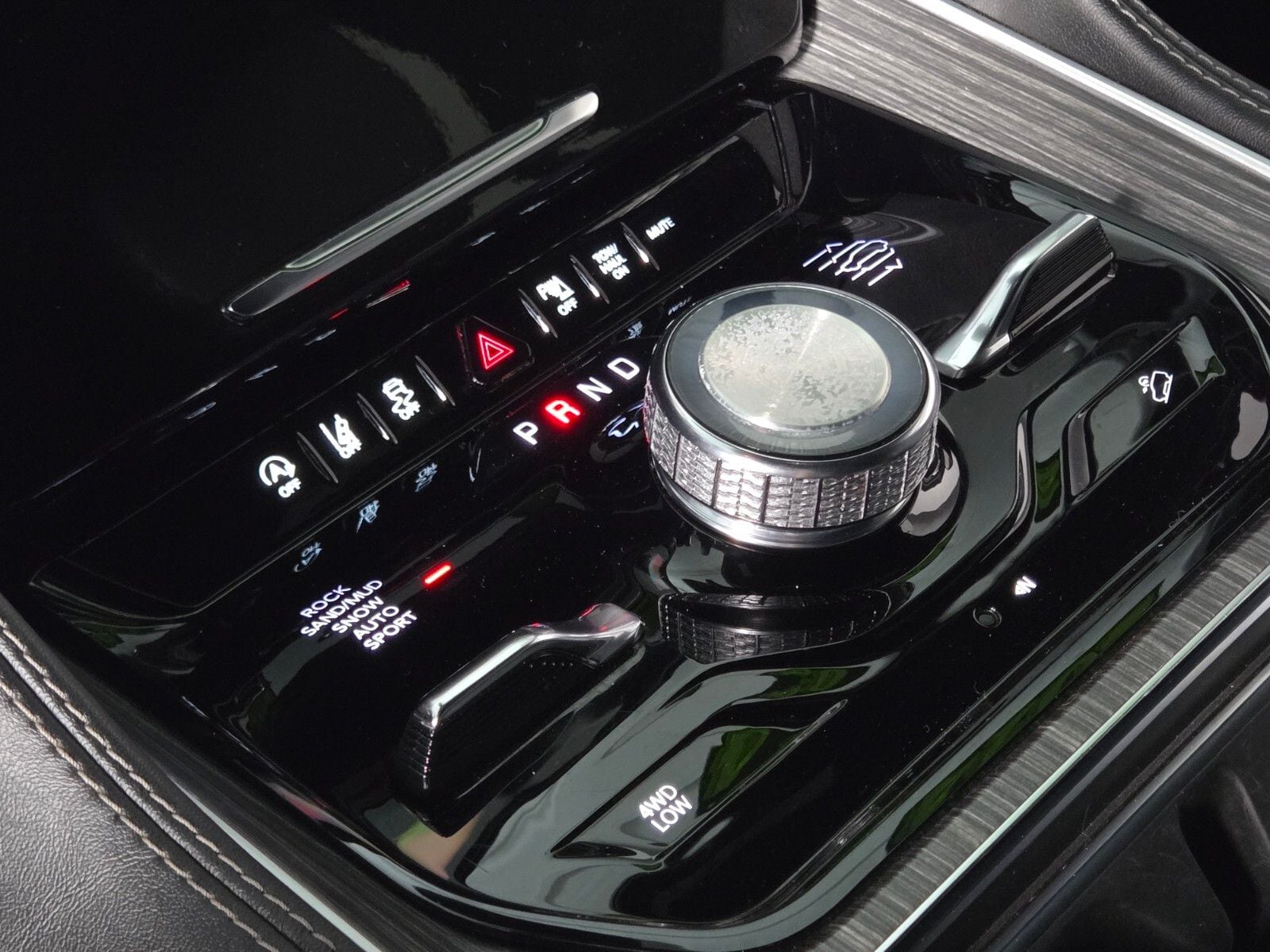 2024 Jeep Wagoneer L Series III - Photo 28