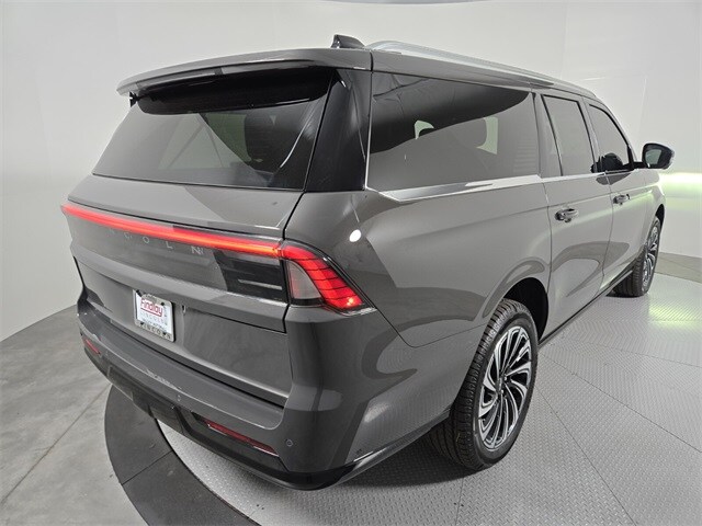 2025 Lincoln Navigator Black Label photo 2