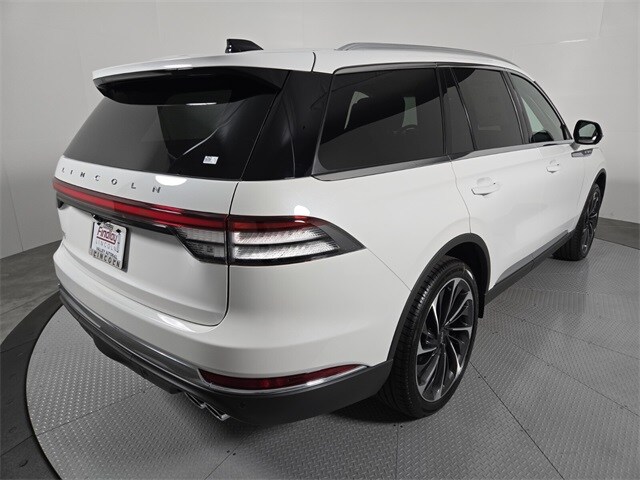2025 Lincoln Aviator Reserve photo 3
