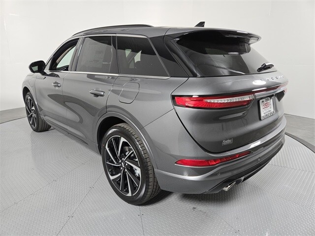 2025 Lincoln Corsair Grand Touring photo 3