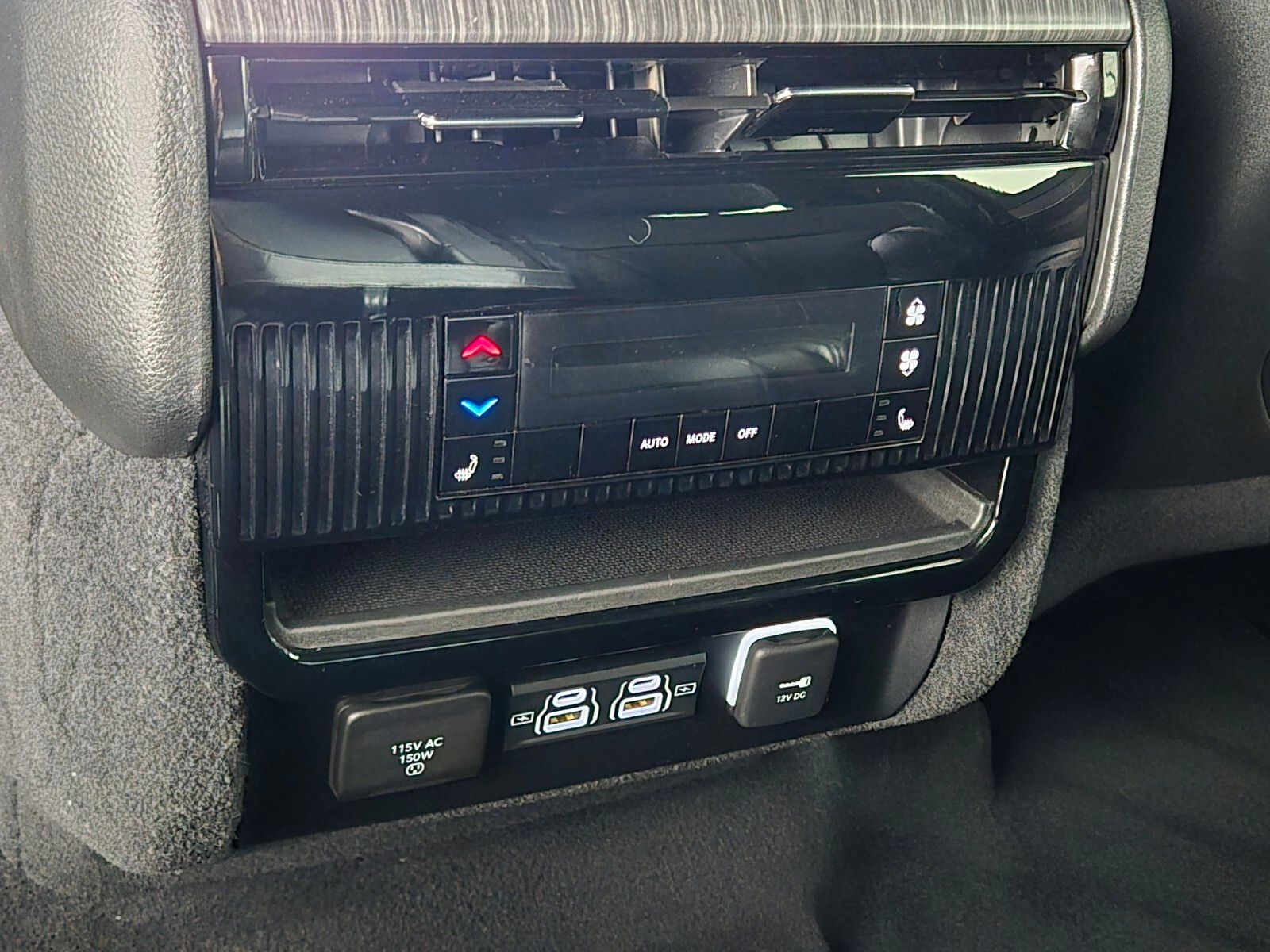 2024 Jeep Wagoneer L Series III - Photo 15